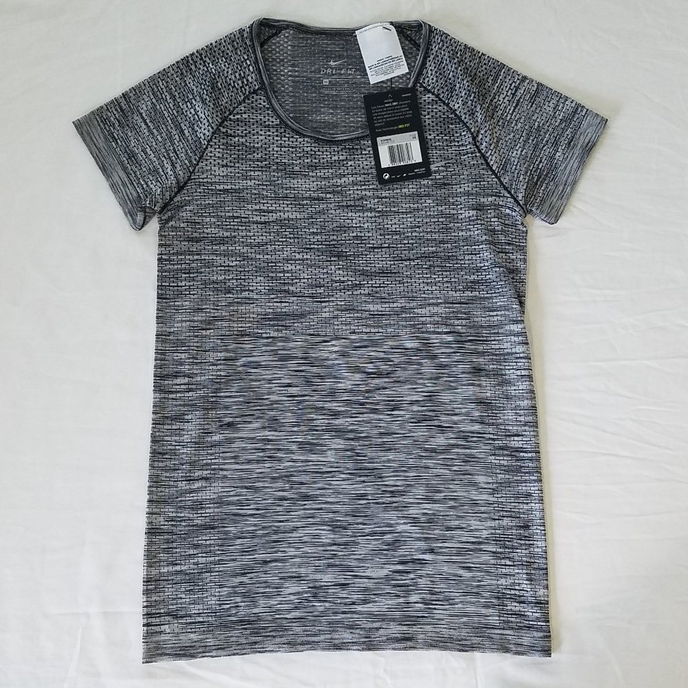 Nike Dri-Fit Knit short sleeve shirt (XS)